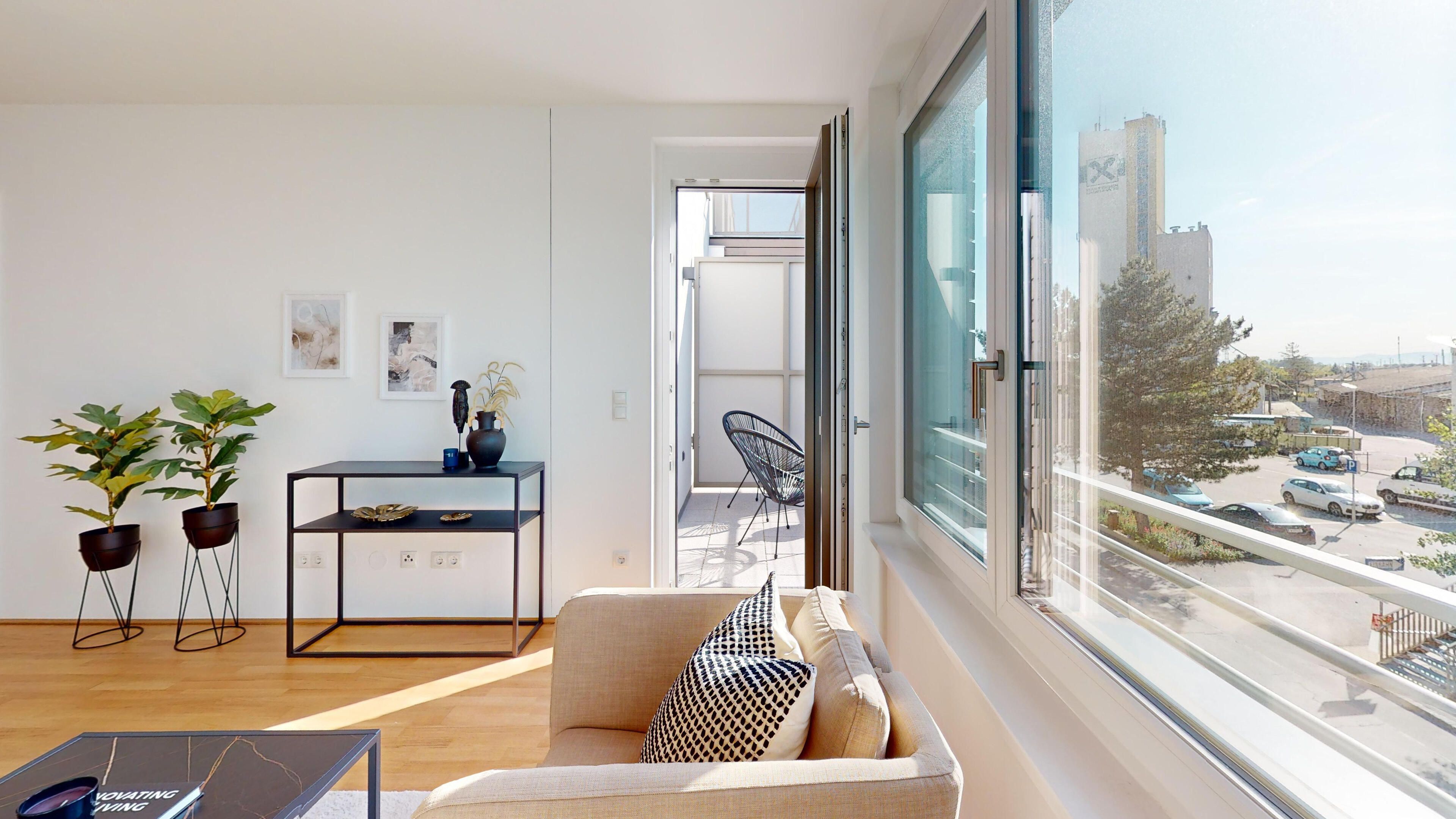 Ansicht Wohnraum mit Zugang zur Terrasse und Aussicht