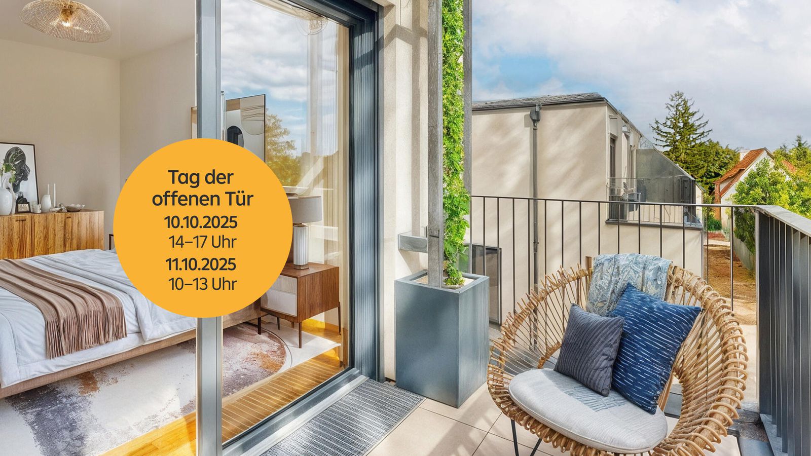 Ansicht des Schlafzimmers vom Balkon aus mit dem Hinweis zum Tag der offenen Tür am 10.10. und 11.10.2025