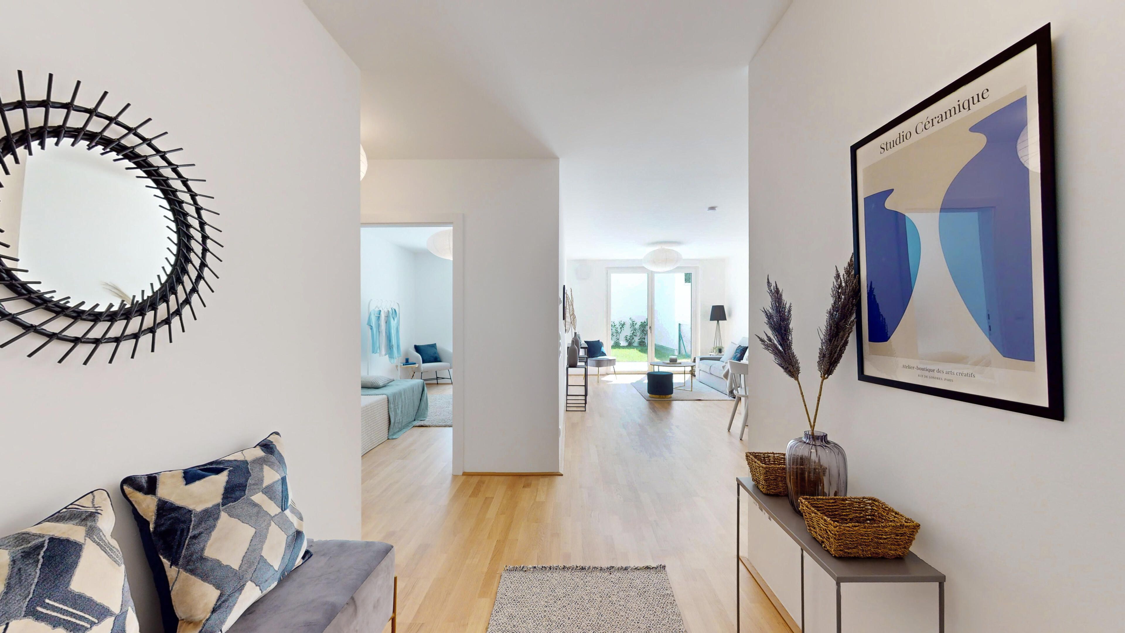 Ansicht vom Vorraum mit Blick in Wohnraum und Schlafraum
