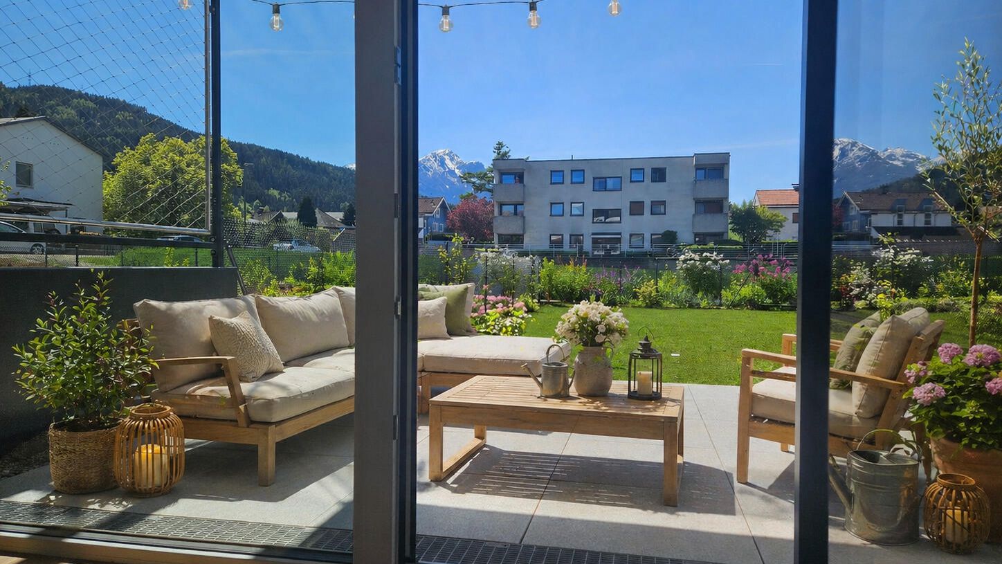 Darstellung Terrasse mit Garten