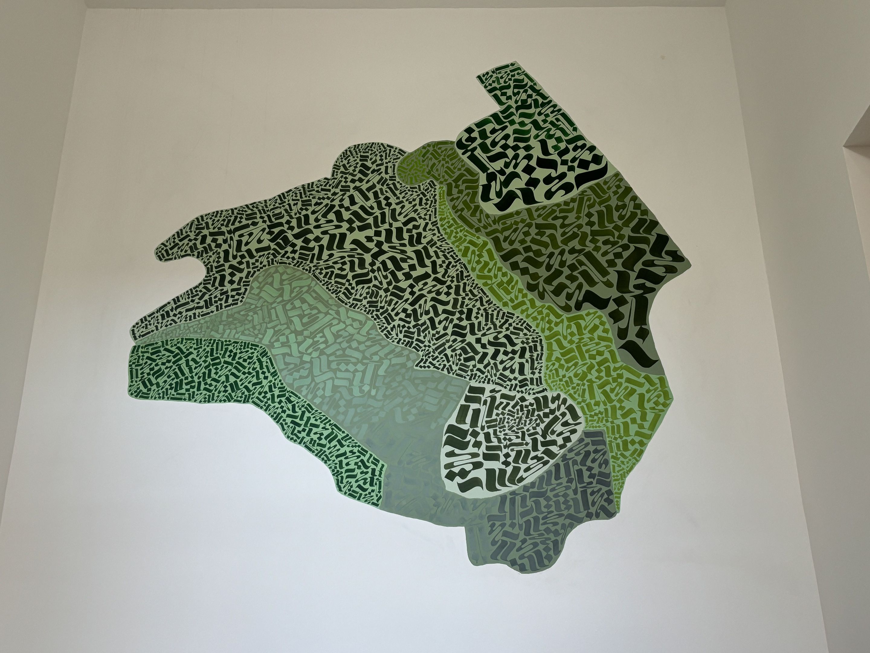 Foto vom Kunstwerk "Döbling nicmmt Formen an" - in grün gehalten wird der 19. Bezirk gestaltet