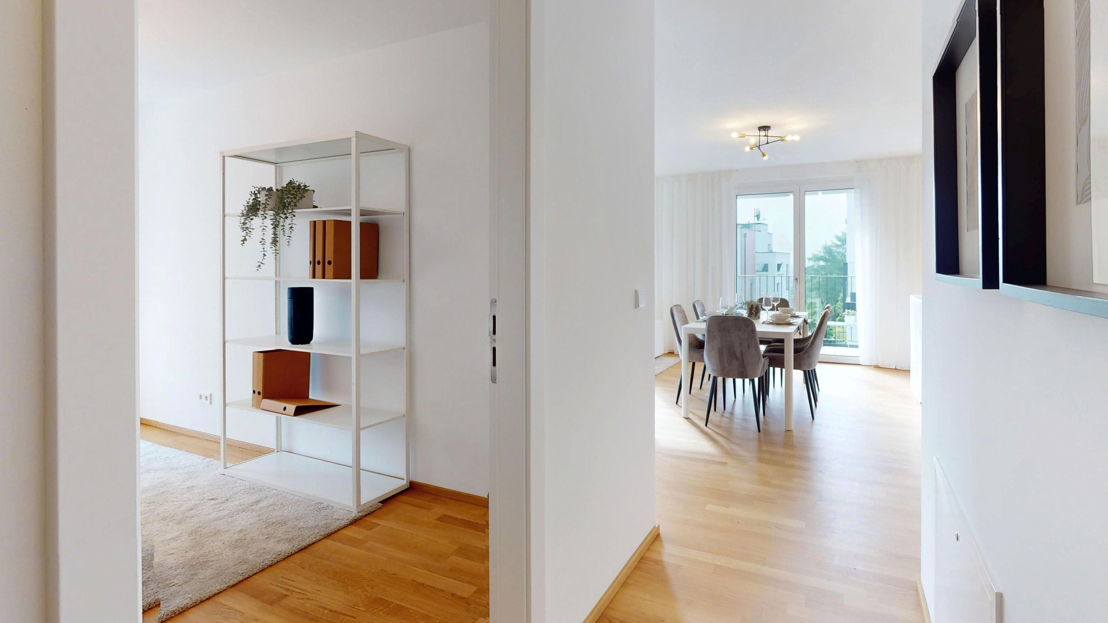 Ansicht Flur, zur linken Blick in ein Zimmer und geradeaus in den Wohn- und Essbereich