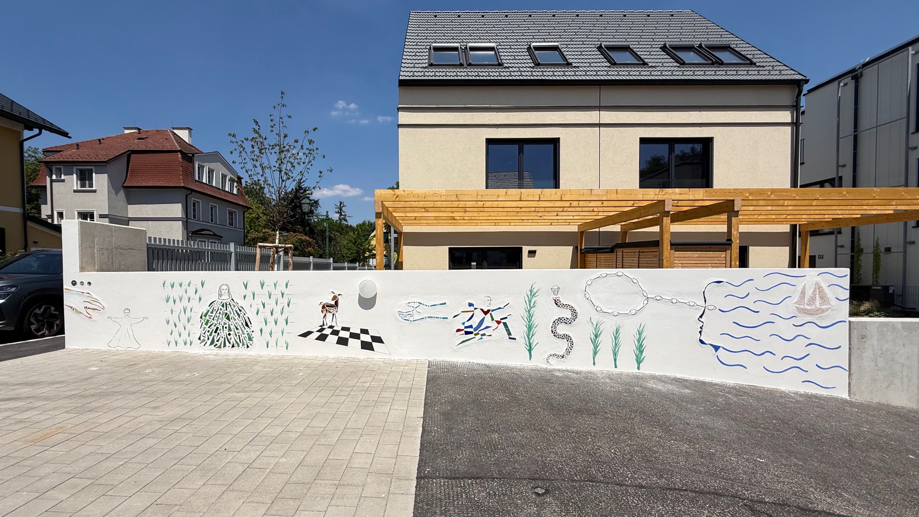 Das Bild zeigt das Kunstprojekt „Mosaic Stories“, welches mythologische Erzählungen mit der spirituellen Tradition des am Standort ehemals ansässigen Ordens verwebt.