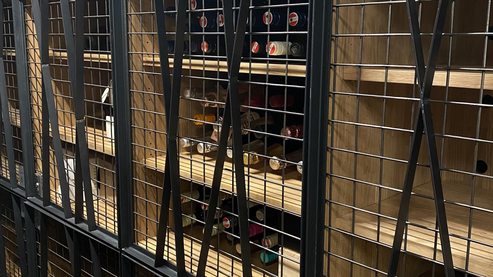 Weinlager im Keller