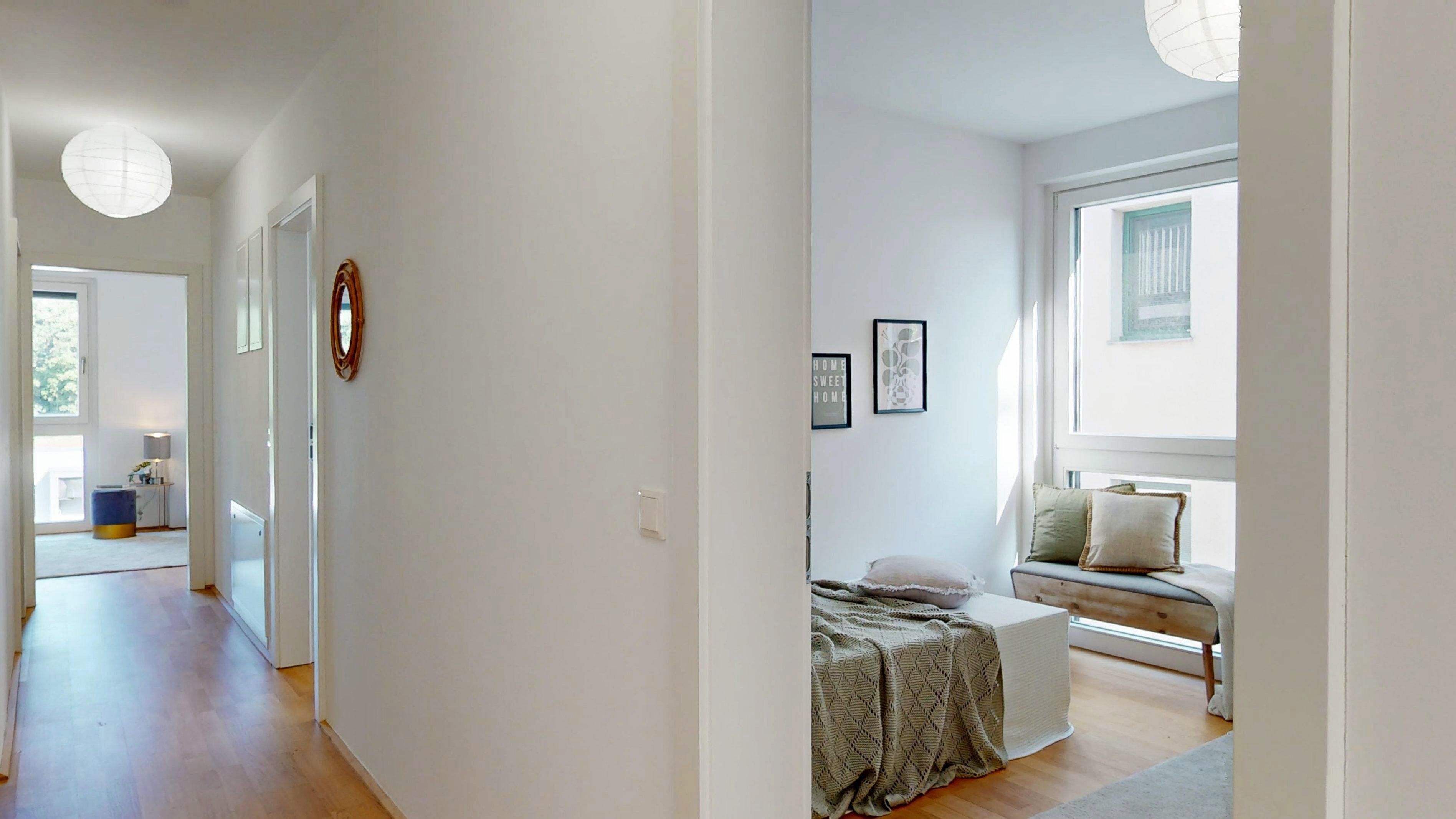 Ansicht des Flurs mit Einblick in die Wohnräume