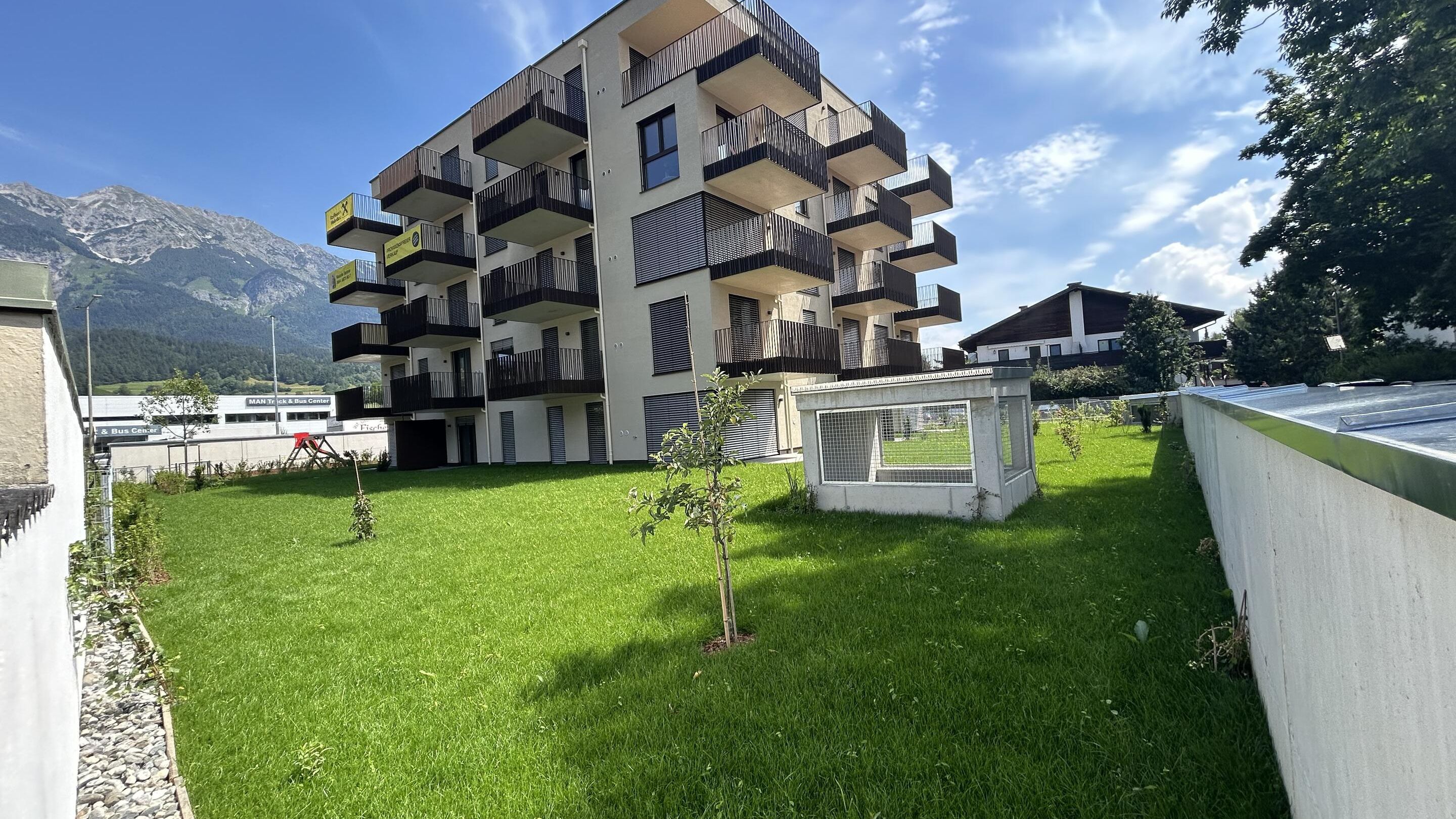 Ansicht auf modernes Wohngebäude im Waldkammweg