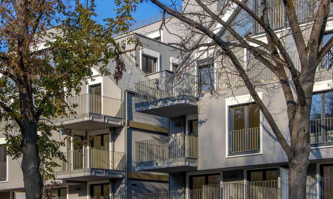 Ansicht auf modernes Wohngebäude in der Krottenbachstraße mit Blick auf Balkone