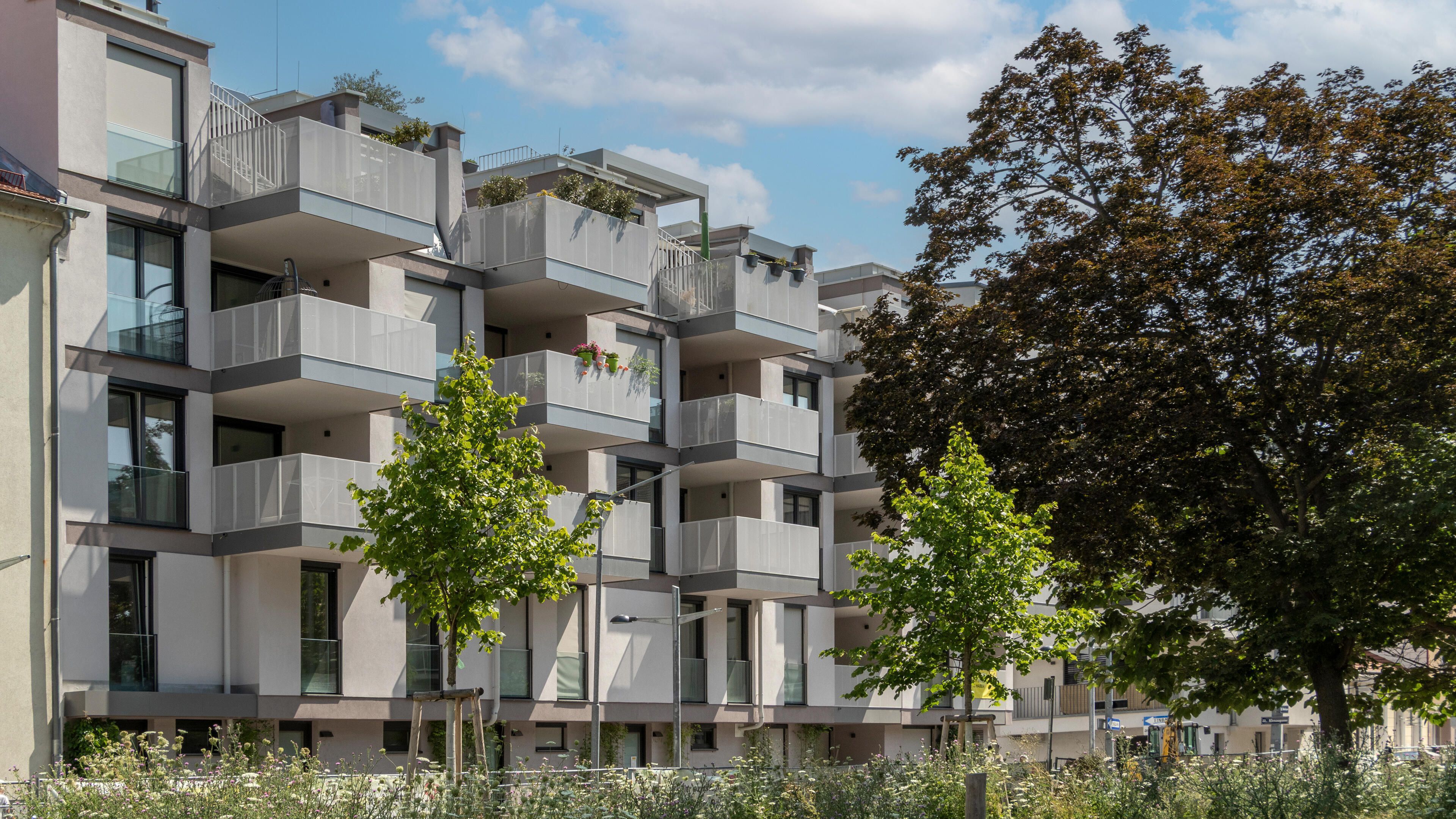 Blick vom Schrickpark auf das Wohnhaus